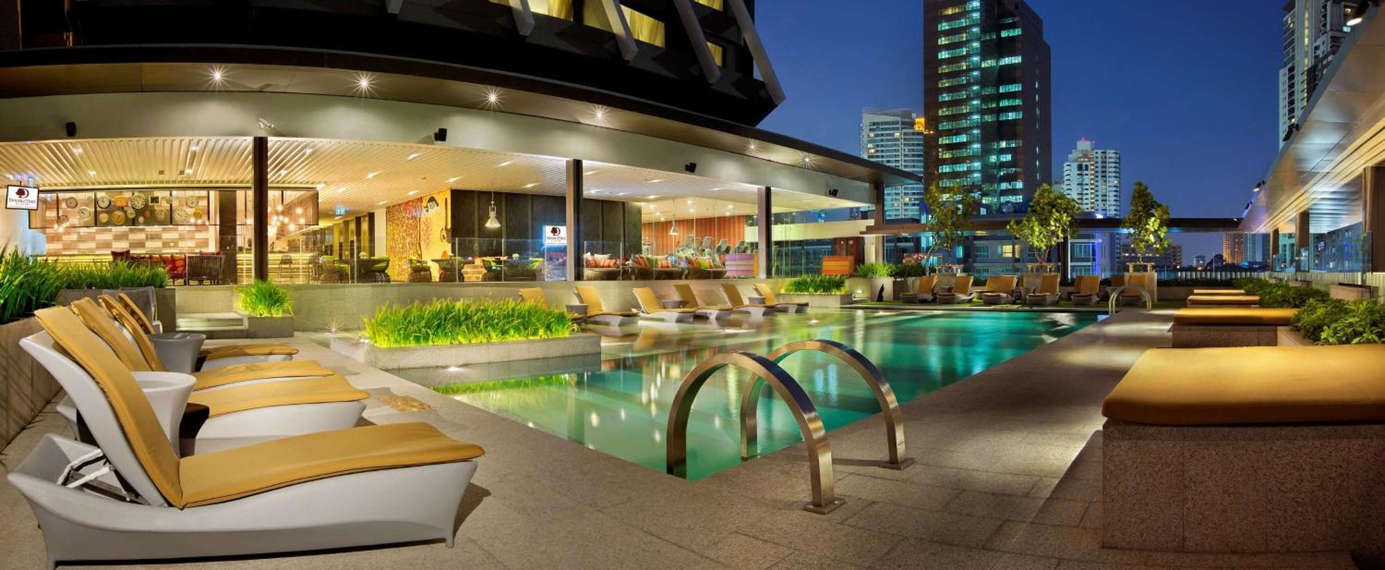 Doubletree By Hilton Sukhumvit Bangkok Hotel Exterior photo